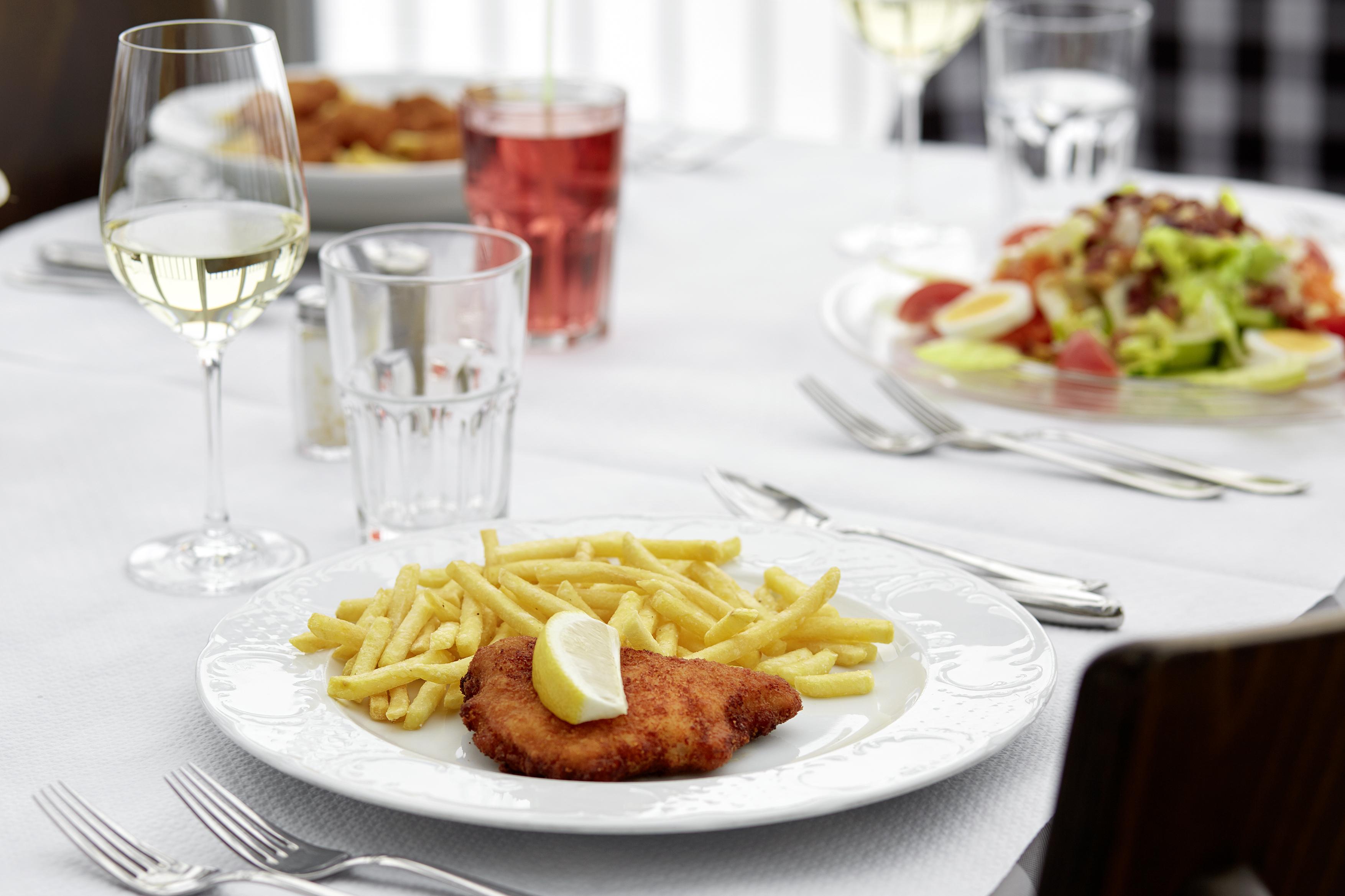 Schnitzle Pommes Zugerberg Hit Menü